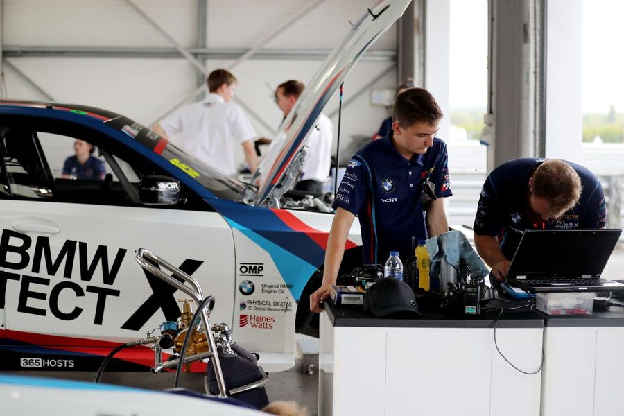 BTCC to reverse pit garages at Silverstone